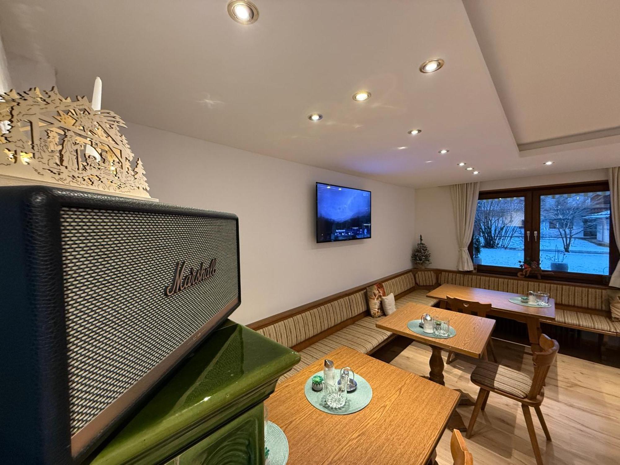 Hardi'S Hotel Инцелль Экстерьер фото